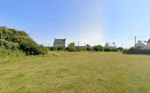 Terrain constructible de 750m² à Kerlouan, à 5min de Meneham