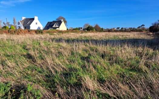 Terrain constructible de 392 m² à Plouguerneau – à 1 km de la plage de Saint-Cava