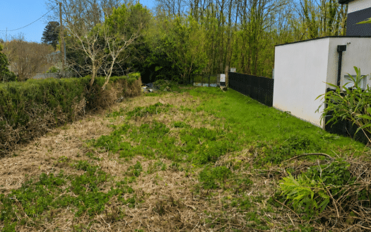 Terrain constructible de 326m² à Guilers